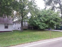 Pre-foreclosure in  E HAWTHORNE DR Round Lake, IL 60073