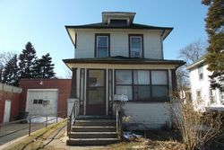Pre-foreclosure in  NORTH AVE Waukegan, IL 60085