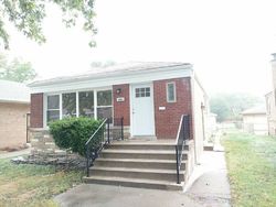 Pre-foreclosure in  S HOXIE AVE Chicago, IL 60633