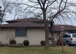 Pre-foreclosure in  MAPLE ST Lansing, IL 60438