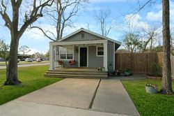 Pre-foreclosure Listing in E MAGNOLIA ST FRIENDSWOOD, TX 77546