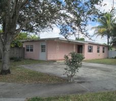 Pre-foreclosure in  SW 32ND ST Miami, FL 33165