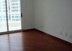 Pre-foreclosure in  POINT PL  Miami, FL 33180
