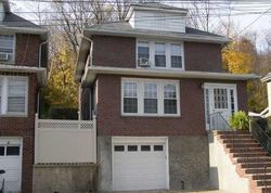 Pre-foreclosure in  VAN DUZER ST Staten Island, NY 10304