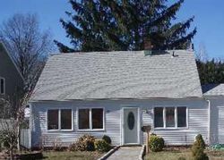  Mistletoe Ln, Levittown NY