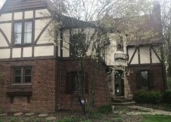 Pre-foreclosure in  CASCADE DR Youngstown, OH 44511