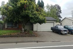Pre-foreclosure in  MAXWELL RD Eugene, OR 97404