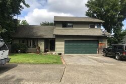 Pre-foreclosure in  SE 40TH ST Troutdale, OR 97060