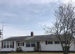  Edgewood Ln, Levittown PA
