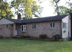  Poospatuck Ln, Mastic NY