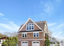  Washington Dr, Hampton Bays NY