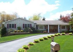 Pre-foreclosure in  RODSFIELD CT Huntington, NY 11743