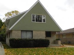 Pre-foreclosure in  S 87TH ST Milwaukee, WI 53214