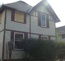 Pre-foreclosure in  N GREENFIELD AVE Waukesha, WI 53186
