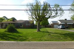 Pre-foreclosure in  LINDY DR Knoxville, TN 37920