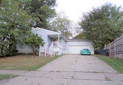 Pre-foreclosure in  MAXEN DR Akron, OH 44307