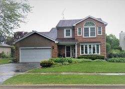 Pre-foreclosure in  FOUNTAIN GREEN DR Crystal Lake, IL 60014