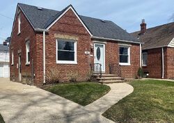 Pre-foreclosure in  PEONY AVE Cleveland, OH 44111