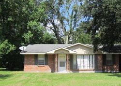 Pre-foreclosure in  VINEYARD DR Baton Rouge, LA 70812