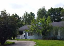Pre-foreclosure in  ELLIOT LOOP Saint Martinville, LA 70582