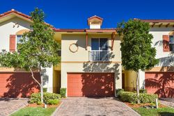 Pre-foreclosure in  N PRIVE CIR Delray Beach, FL 33445