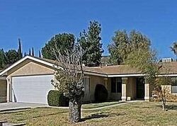 Pre-foreclosure in  NEARVIEW DR Canyon Country, CA 91351