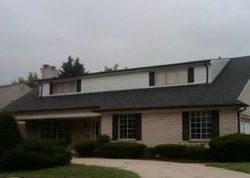 Pre-foreclosure in  WOODS LN Grosse Pointe, MI 48236