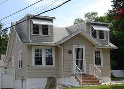 Pre-foreclosure in  RUTAN LN Middletown, NY 10940