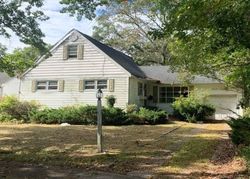  Peppermill Ln, Amityville NY