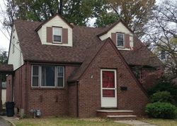 Pre-foreclosure in  LEXINGTON AVE Rochelle Park, NJ 07662