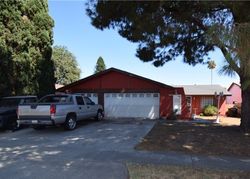 Pre-foreclosure Listing in PINEDALE AVE FONTANA, CA 92335