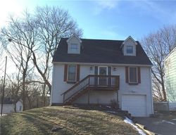 Pre-foreclosure in  MIDDLE AVE Shelton, CT 06484