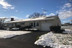 Pre-foreclosure Listing in ALLEN LN SOMERSET, MA 02726