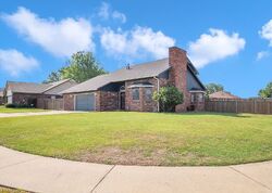 Pre-foreclosure in  E 45TH ST Tulsa, OK 74134