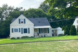 Pre-foreclosure in  PACKARD DR Akron, OH 44320