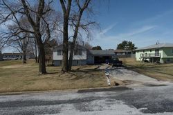 Pre-foreclosure in  MONTANA AVE Davenport, IA 52806