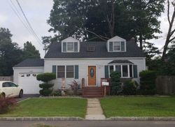 Pre-foreclosure Listing in GLENDALE RD WEST BABYLON, NY 11704