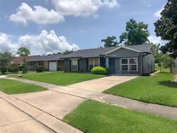 Pre-foreclosure in  DEXTER DR Westwego, LA 70094