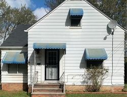  Raymond St, Maple Heights OH