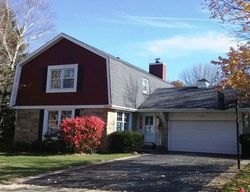Pre-foreclosure in  CHESTNUT CT Algonquin, IL 60102