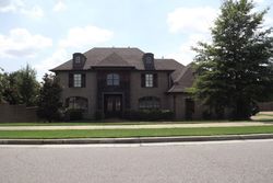 Pre-foreclosure in  HERONS LANDING LN Arlington, TN 38002
