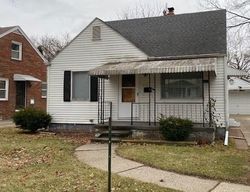 Pre-foreclosure in  FAIRFAX RD Toledo, OH 43613