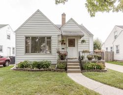 Pre-foreclosure in  CLOVERDALE RD Toledo, OH 43612