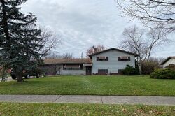 Pre-foreclosure Listing in MEADOW LN BEDFORD, OH 44146