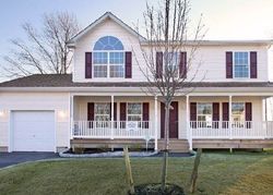 Pre-foreclosure in  QUINTYNE DR Amityville, NY 11701