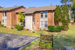 Pre-foreclosure in  LINDSAY AVE  Louisville, KY 40206