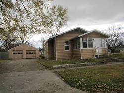 Pre-foreclosure in  TAYLOR ST Elkhart, IN 46516