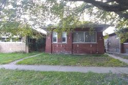 Pre-foreclosure in  S BENNETT AVE Chicago, IL 60649