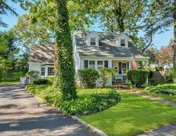Pre-foreclosure in  CIRCLE DR Bellmore, NY 11710