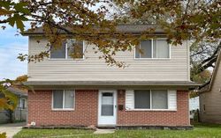 Pre-foreclosure in  FENTON ST Dearborn Heights, MI 48127